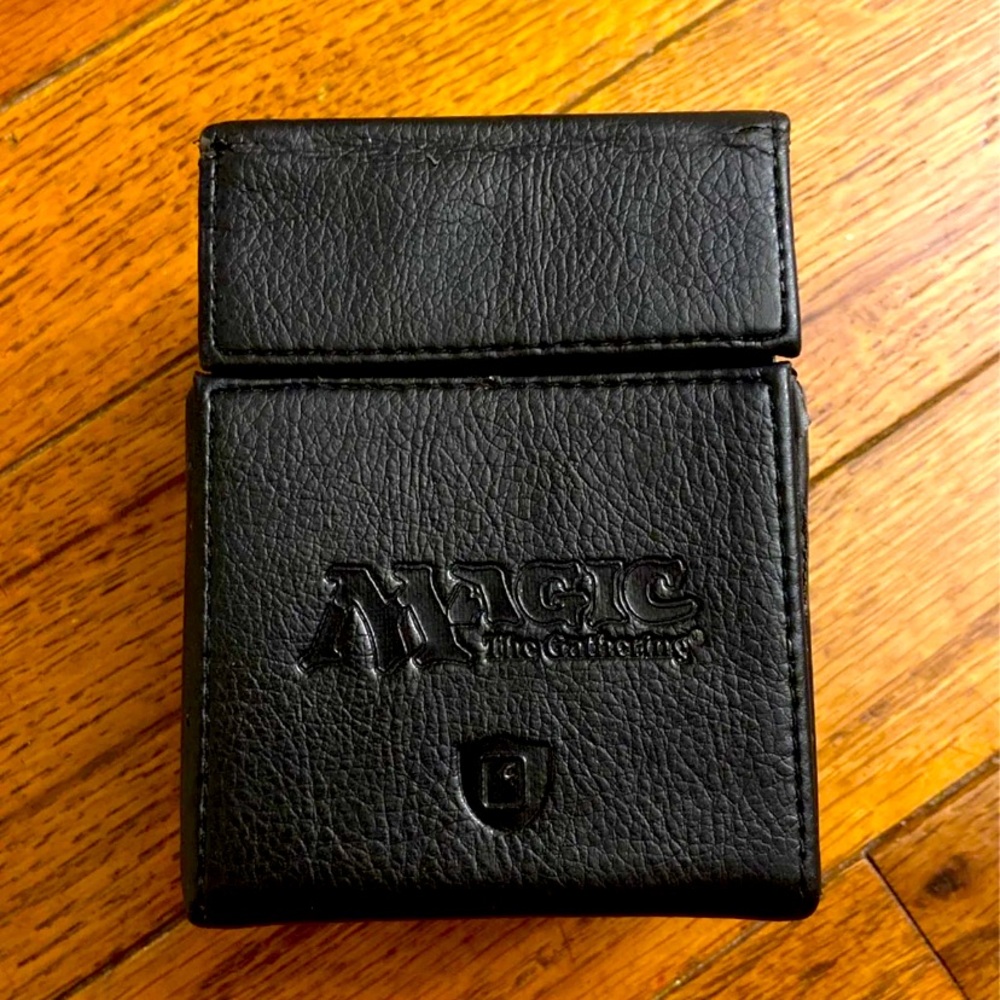Magic deck box